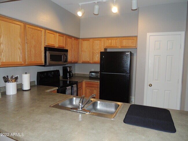 Foto del edificio - 525 N Miller Rd