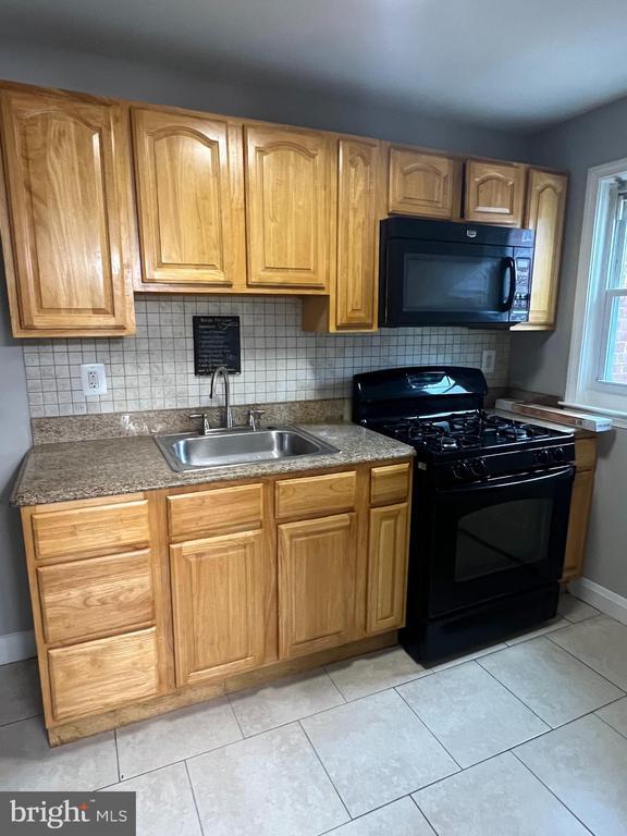 Building Photo - 4776 Shamrock Ave