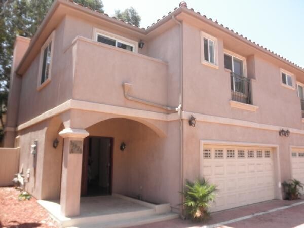 Primary Photo - Beautiful Townhouse 4bd 3.75ba w/balconies...