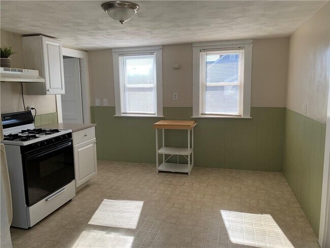 Building Photo - 10 S Cornell Ave