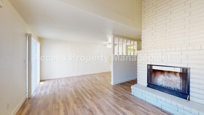 Foto del edificio - 2735 Fowler Rd