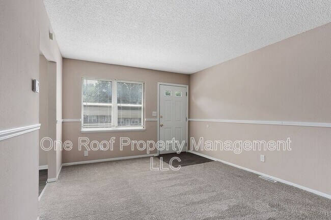 Building Photo - 701 Linwood Dr