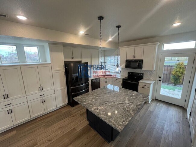 Foto del edificio - 3650 Pinonwood Ct