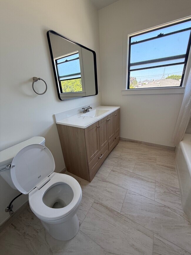 Bathroom - 328 W 17th St