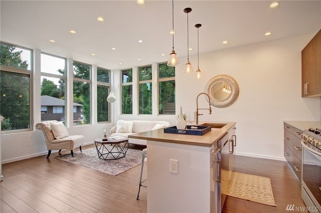 Building Photo - 5953 Fauntleroy Way SW