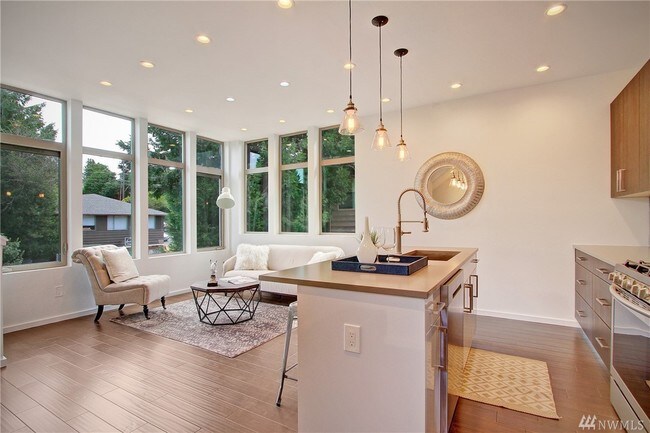 Foto del edificio - 5953 Fauntleroy Way SW