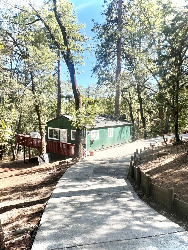 Foto principal - 13765 Brooks Rd