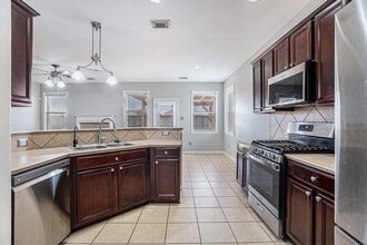 Building Photo - 405 Abbey Ln