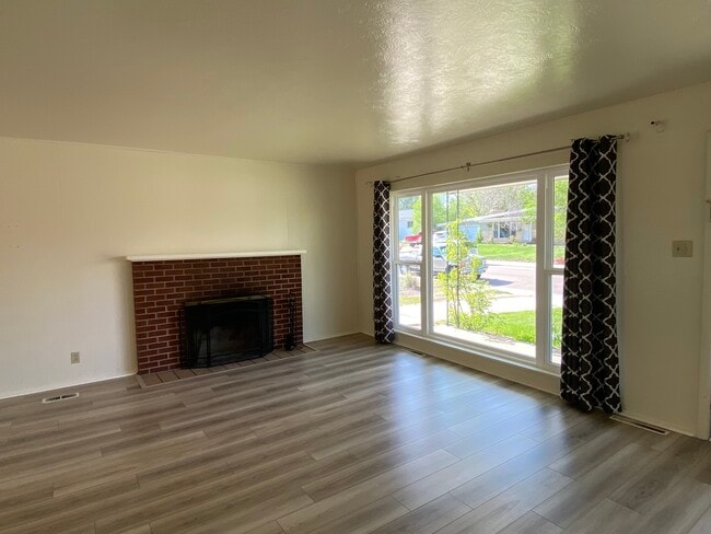 Building Photo - 511 Salano Dr