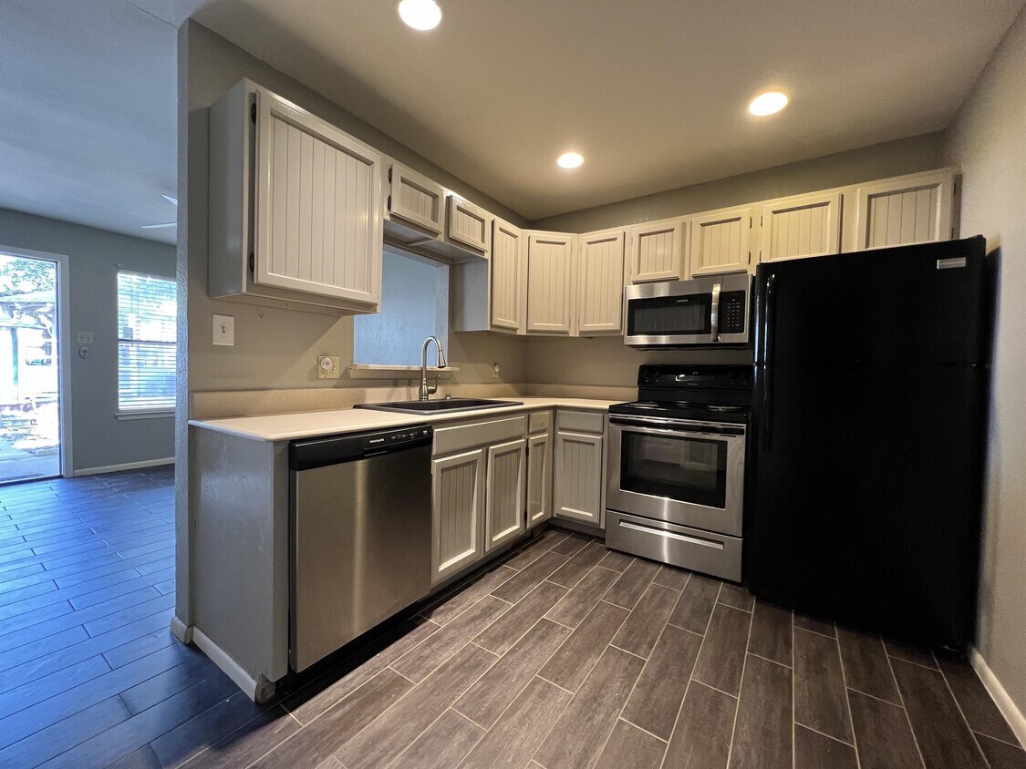 1624 Aquarena Springs Dr San Marcos, TX 78666 Alquileres en San