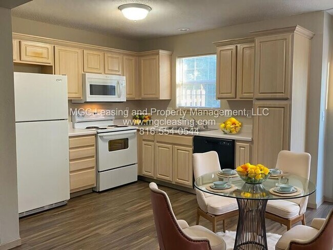 Foto del edificio - SOUTH GARDEN TOWNHOMES