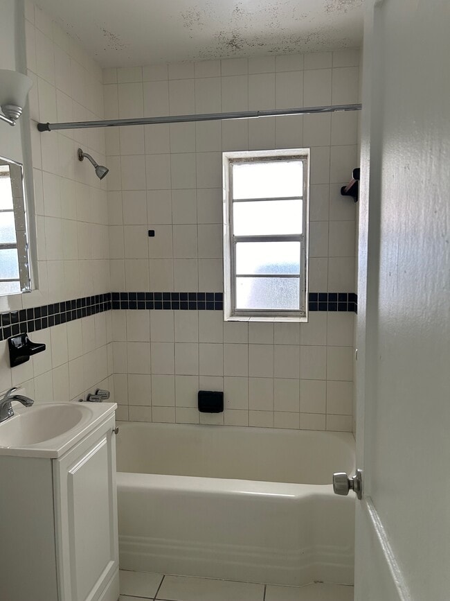 Foto del edificio - 974 E 22nd St