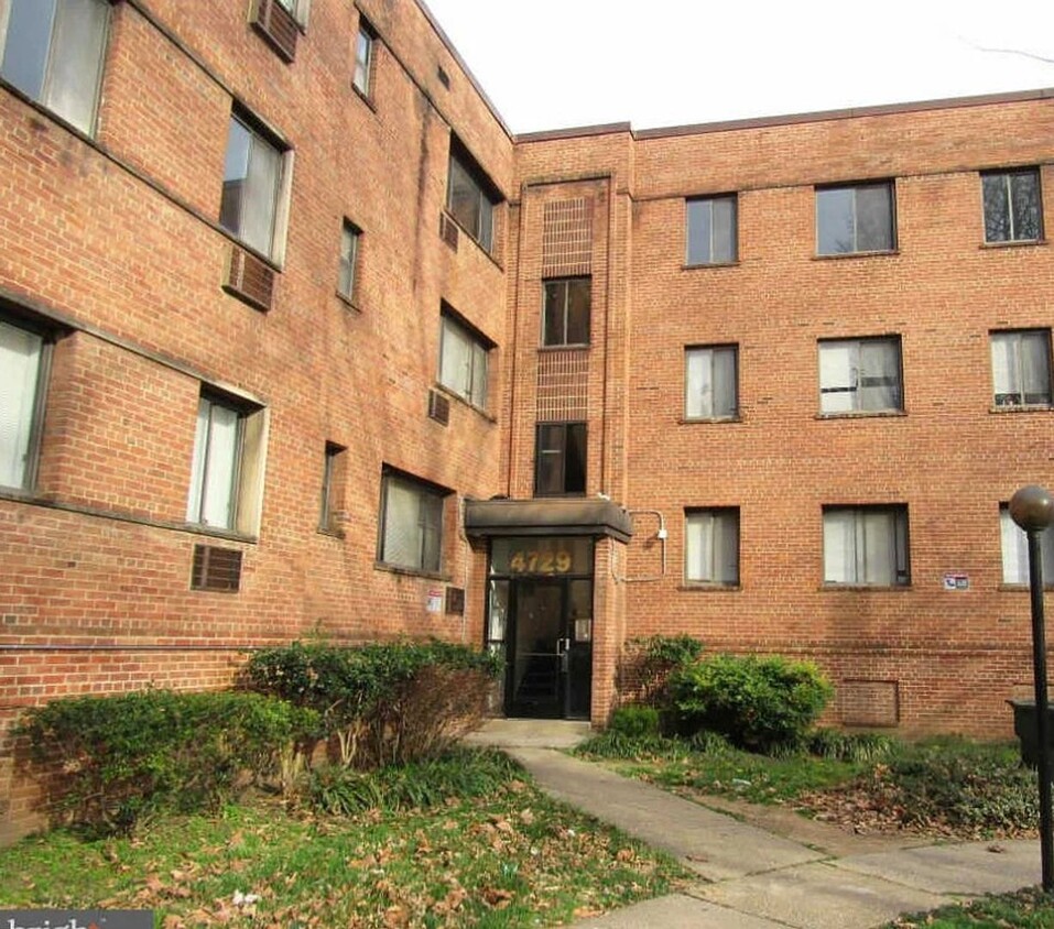 Primary Photo - Cozy & Convenient DC Living | Flexible Ren...