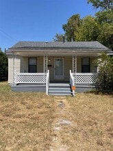 Building Photo - 815 SW H Ave