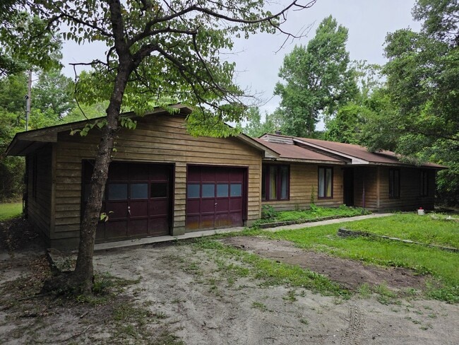 Building Photo - Peaceful Country Living on 1.5 Acres with Pond & Two-Car Garage