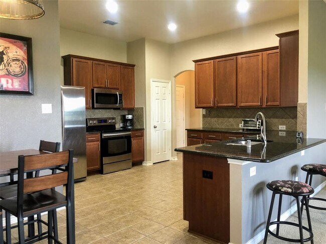 Building Photo - 709 Meadowedge Ln