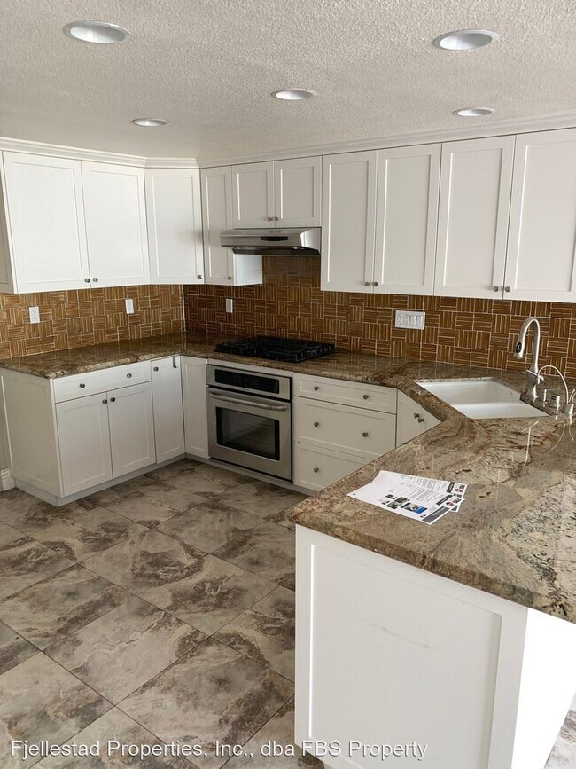 Building Photo - 3 br, 3 bath House - 2051 Sea Village Circle