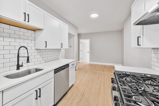 Foto del edificio - 7375 N Damen Ave