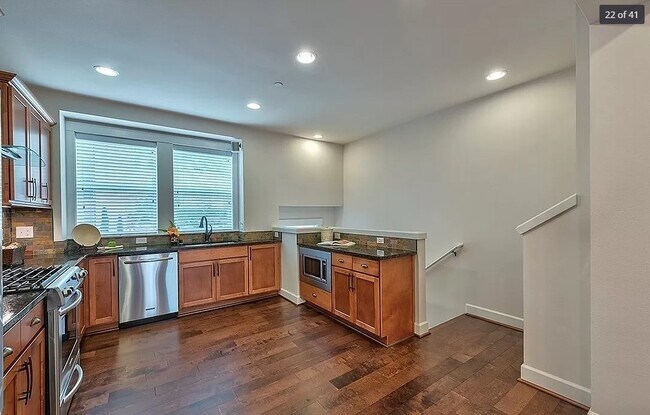 Foto del edificio - 1019 10th Ave NE
