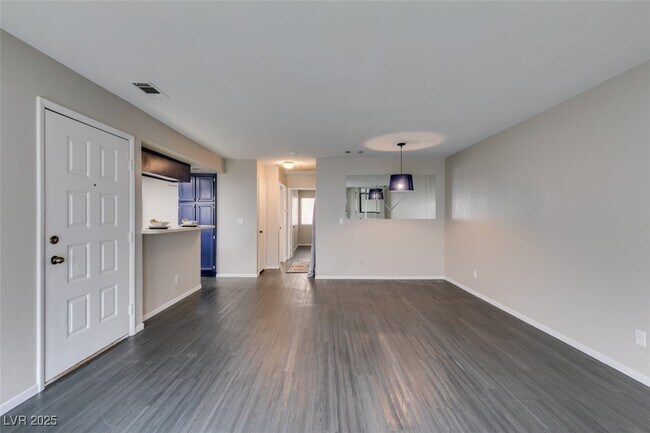 Foto del edificio - 810 N Sloan Ln