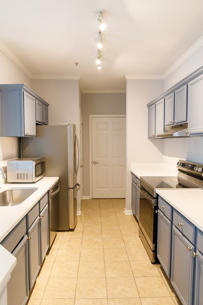 Building Photo - 45 Sycamore Ave