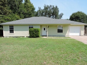 Building Photo - 215 Grand Prix Dr