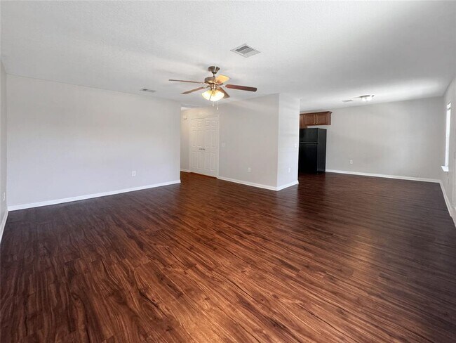 Building Photo - 7405 Blue Jay Dr