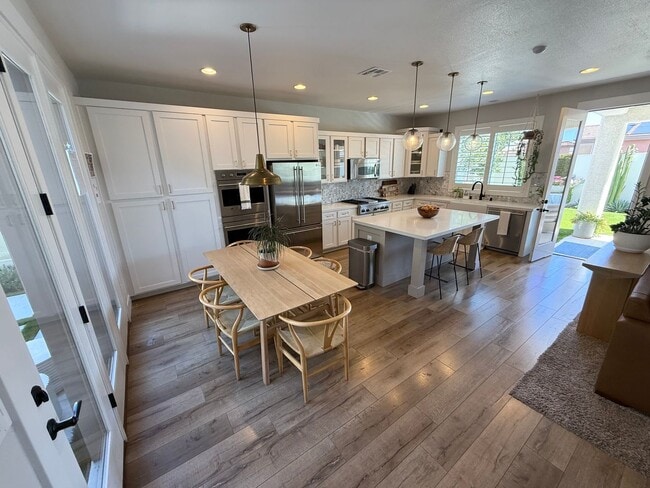 Building Photo - COMING SOON! Luxury 5-Bedroom Summerlin Re...