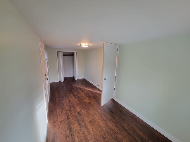 Foto del edificio - 1355 Thistle Dr
