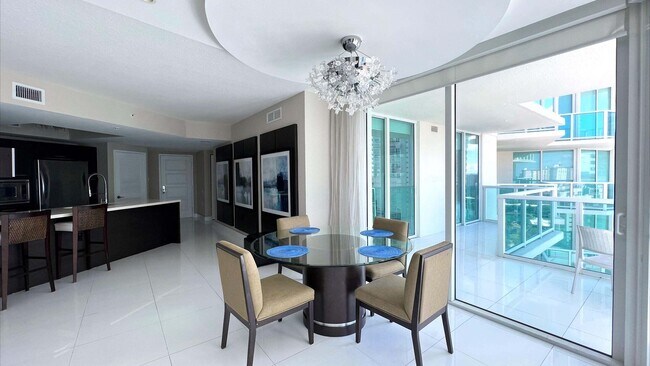 Foto del edificio - 200 Sunny Isles Blvd