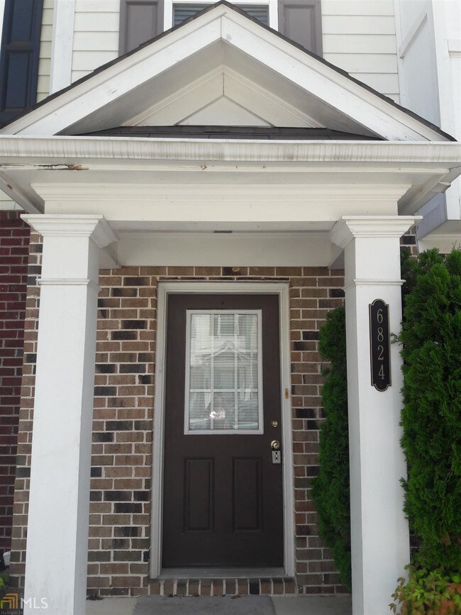 Foto del edificio - 6824 Blackstone Pl