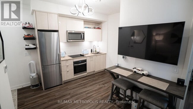 Building Photo - 135 Lower Sherbourne St