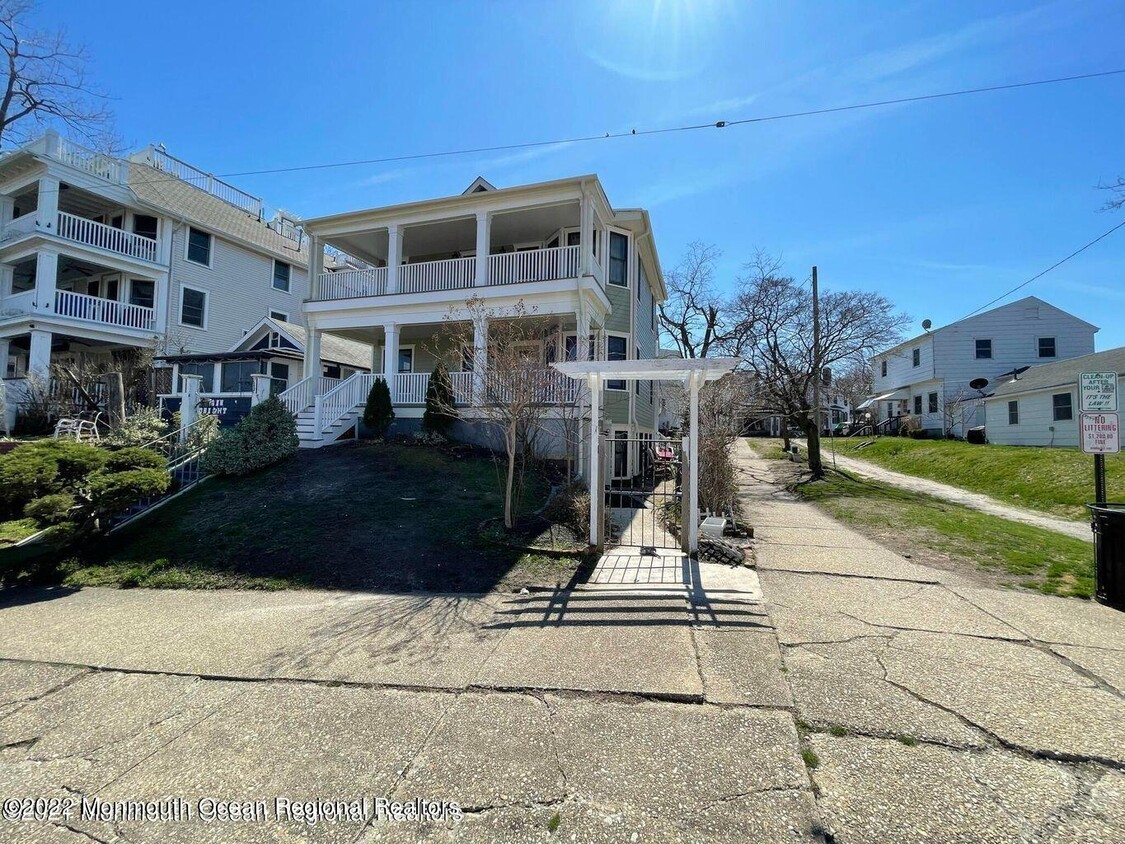 Primary Photo - 102 Lake Ave