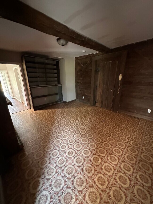 Foto del edificio - 5 Bedroom/1 bath Single family house