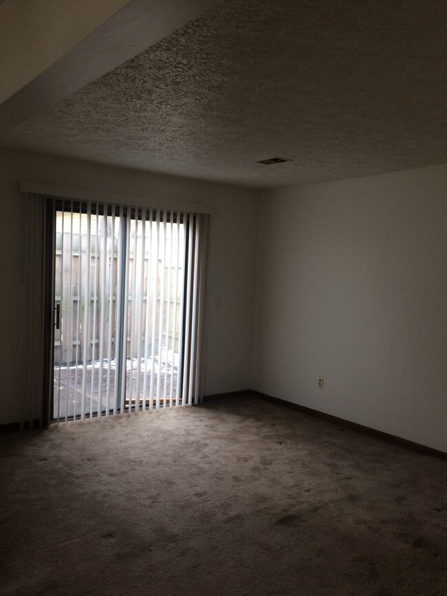 sala de estar - 203 S Center St