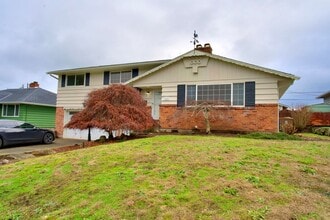 Building Photo - 1421 N Highland St