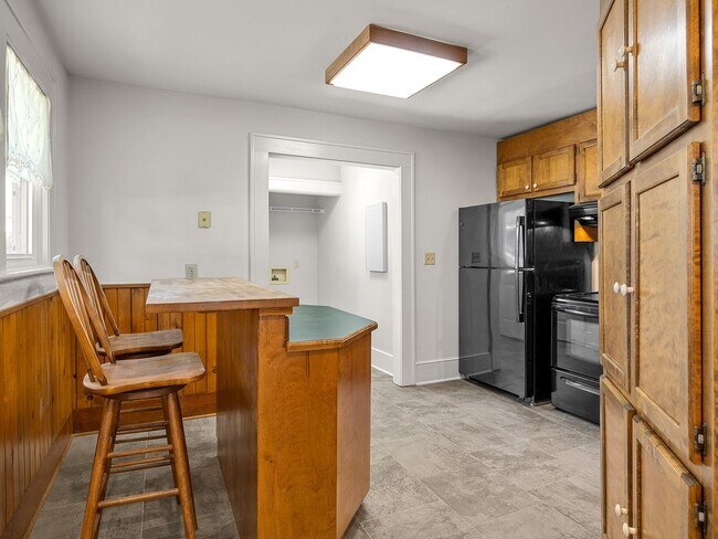 Foto del edificio - Spacious 3 BR, 2 BA Home, Screened Porch w...