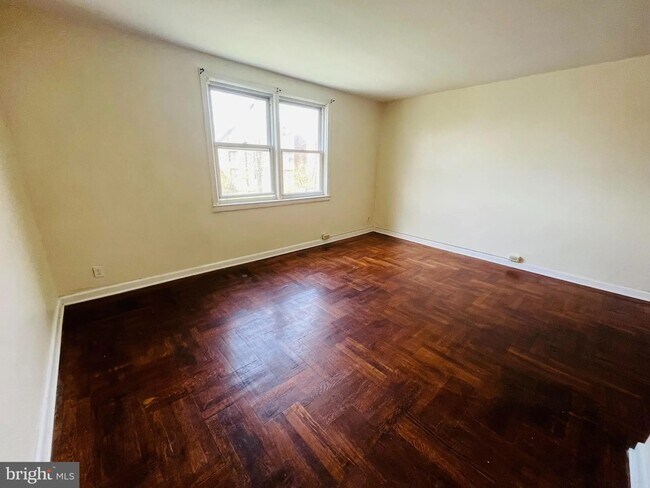 Bedroom - 3119 W 2nd St