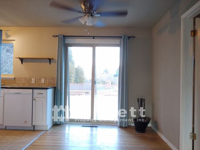 Foto del edificio - 3 Bedroom Rambler in Bremerton