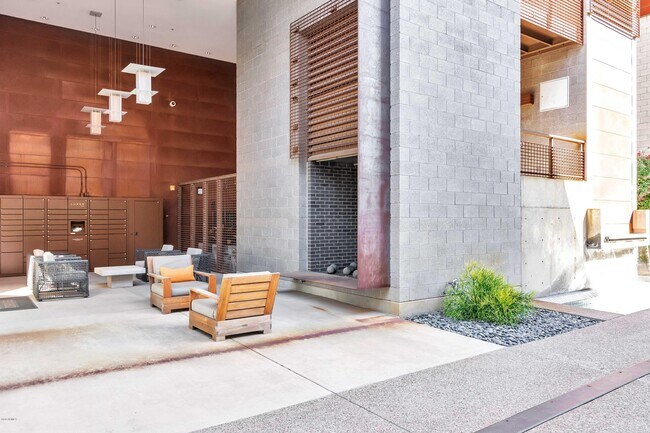 Building Photo - 4745 N Scottsdale Rd