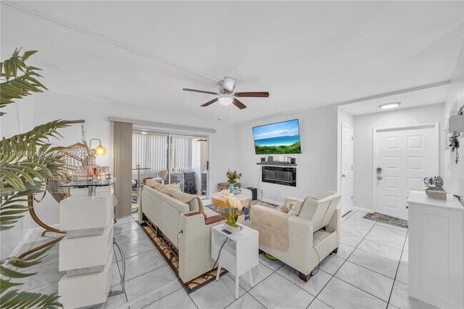 Building Photo - 3089 N Oakland Forest Dr
