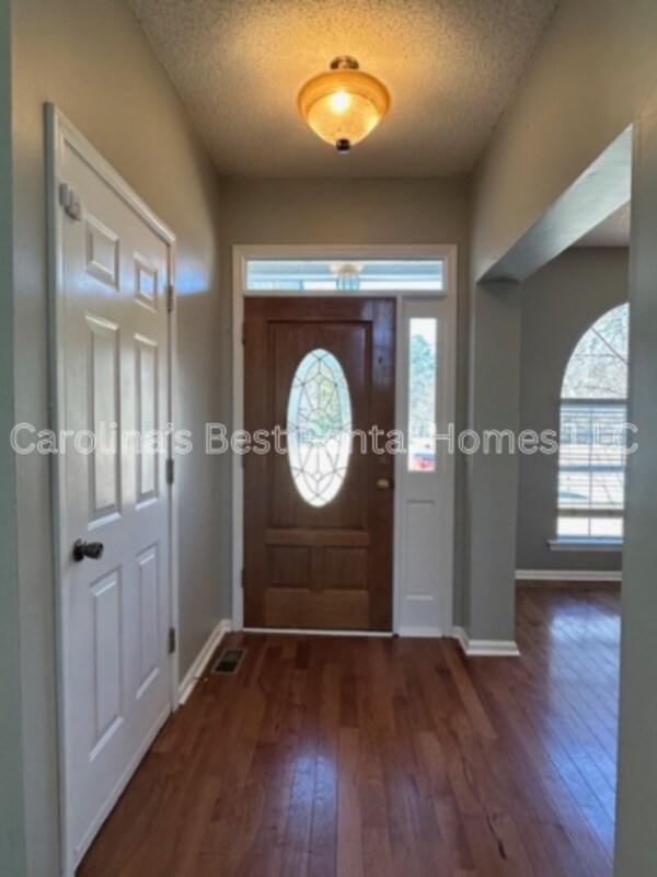 Foto del edificio - 108 Glen Eagle Cir