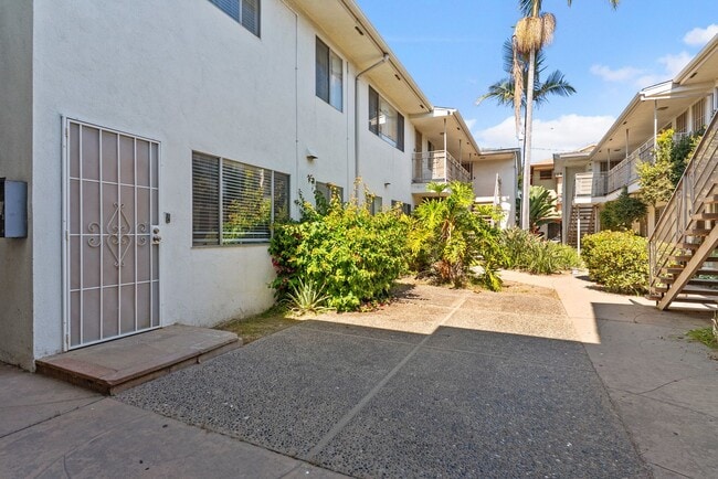 Building Photo - 425 Gaviota Ave