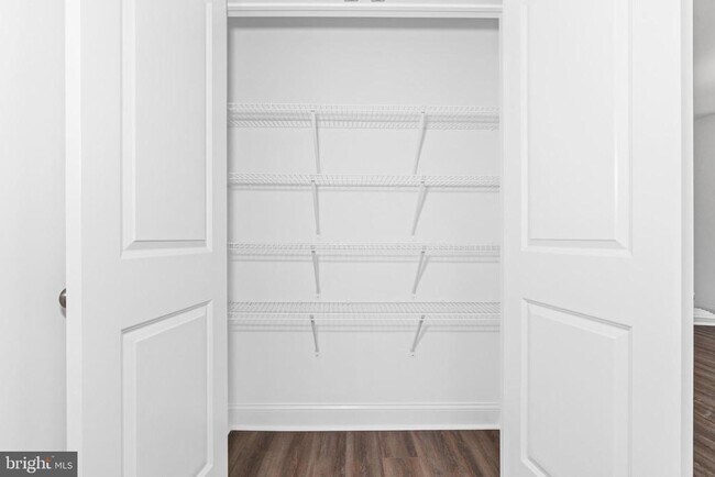 Foto del edificio - 873 Mapleton Ave