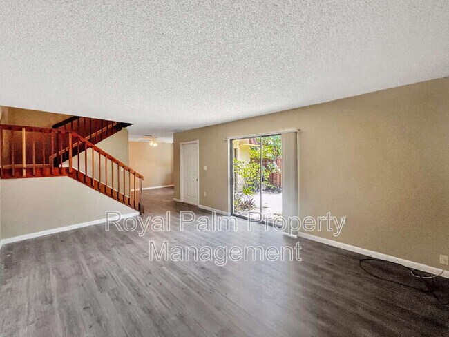 Foto del edificio - 5241 Cedarbend Dr