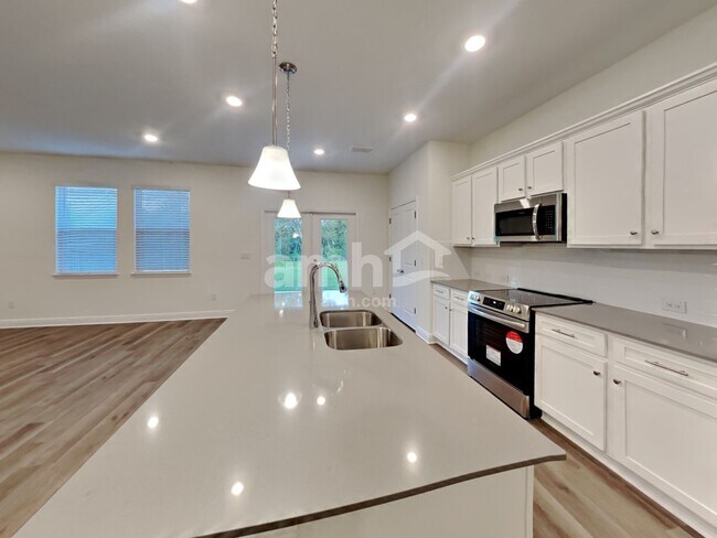 Foto del edificio - 27192 St Andrews Ave
