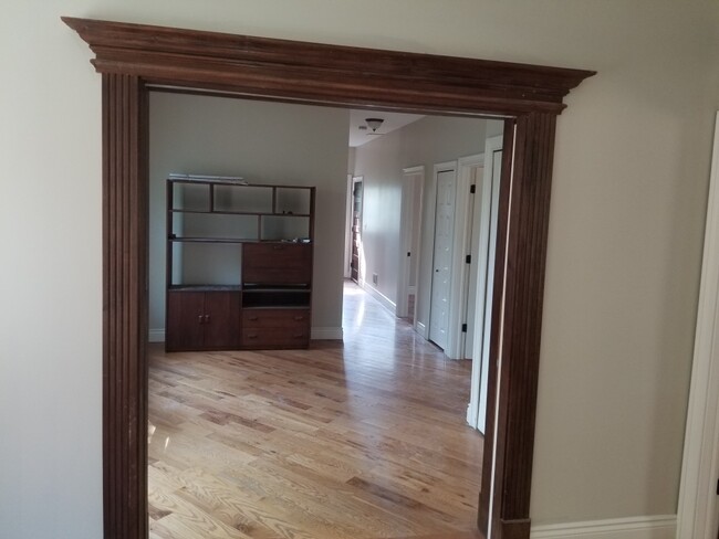 Dining Room - 4425 Commonwealth St