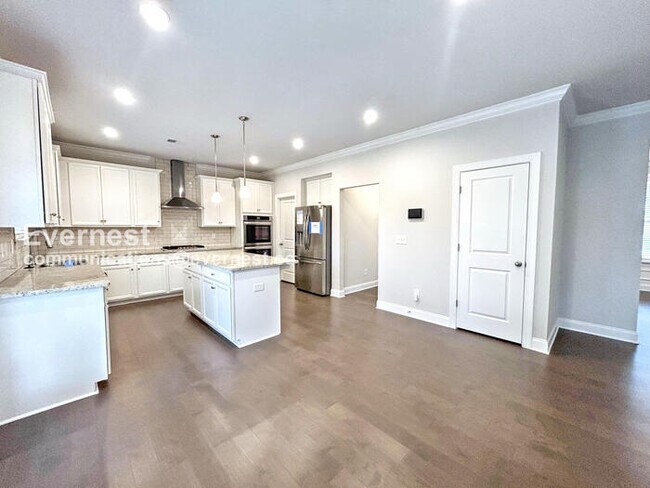 Building Photo - PROMO: Get $1000 OFF the first month’s rent when you sign the lease today! / 4 Bed/3.5 Bath Home ...