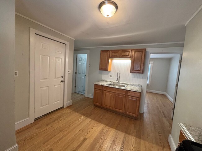 117-119 Whittier Ave. - 117-119 Whittier Ave. Apartment