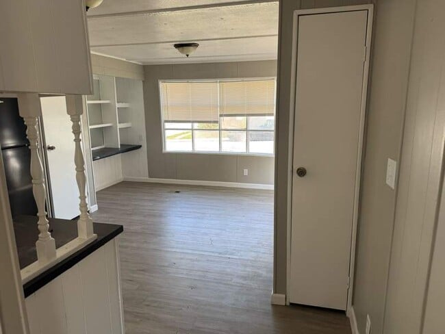 Building Photo - 2737 W Washington Center Rd